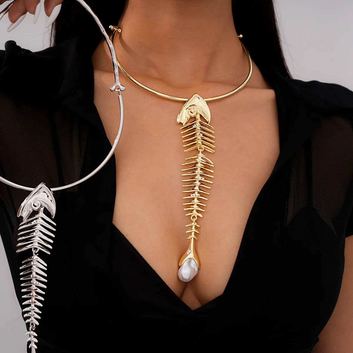 Diamond-encrusted fish bone pendant, necklace,  exaggerated collarbone chain, light luxury temperament necklace for women
