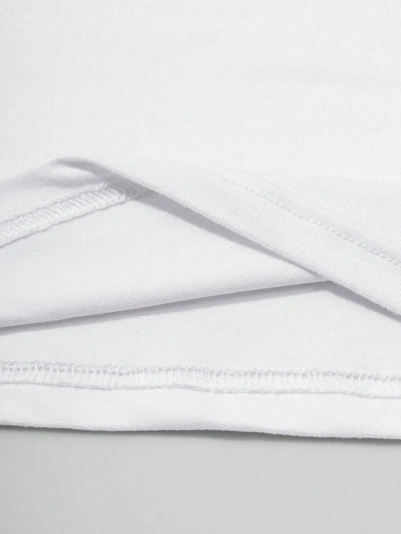 

Повседневная трикотажная футболка с длинными рукавами и круглым вырезом из трех предметов.