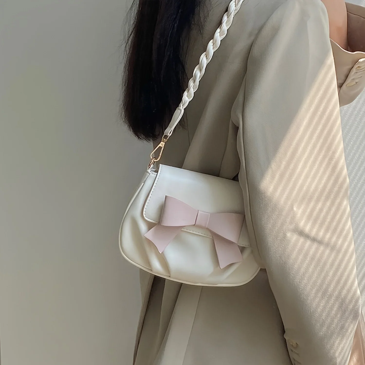 Stylish Bowknot Crossbody Bag - Compact & Versatile Design - Durable & Chic - Ideal for Casual Outings