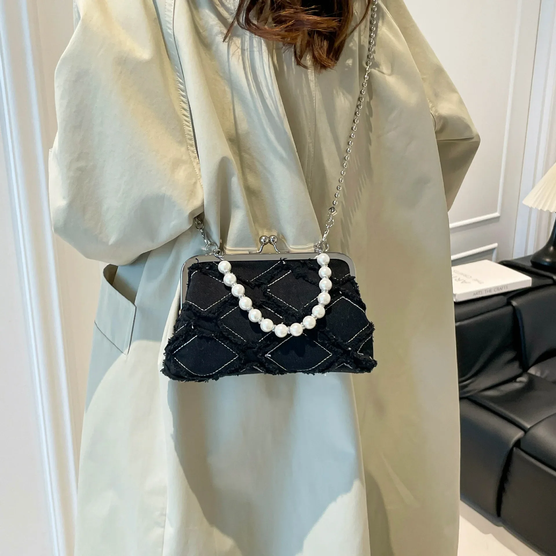 

Женская джинсовая сумка через плечо с ромбовидным сетчатым узором, маленькая сумочка в стиле ракушки с жемчугом, модная переноска для ароматизаторов