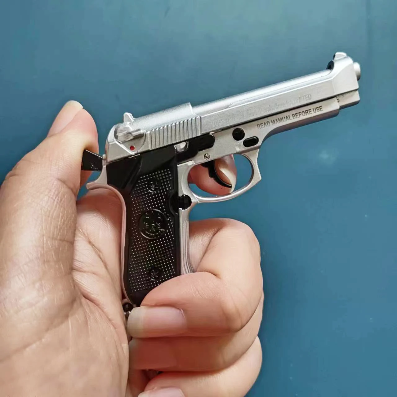 男の子用ミニ取り外し可能おもちゃ銃,合金92fピストルモデル,ペンダントキーホルダー,ミニチュアピストルコレクション,おもちゃギフト,m92a1,1:3