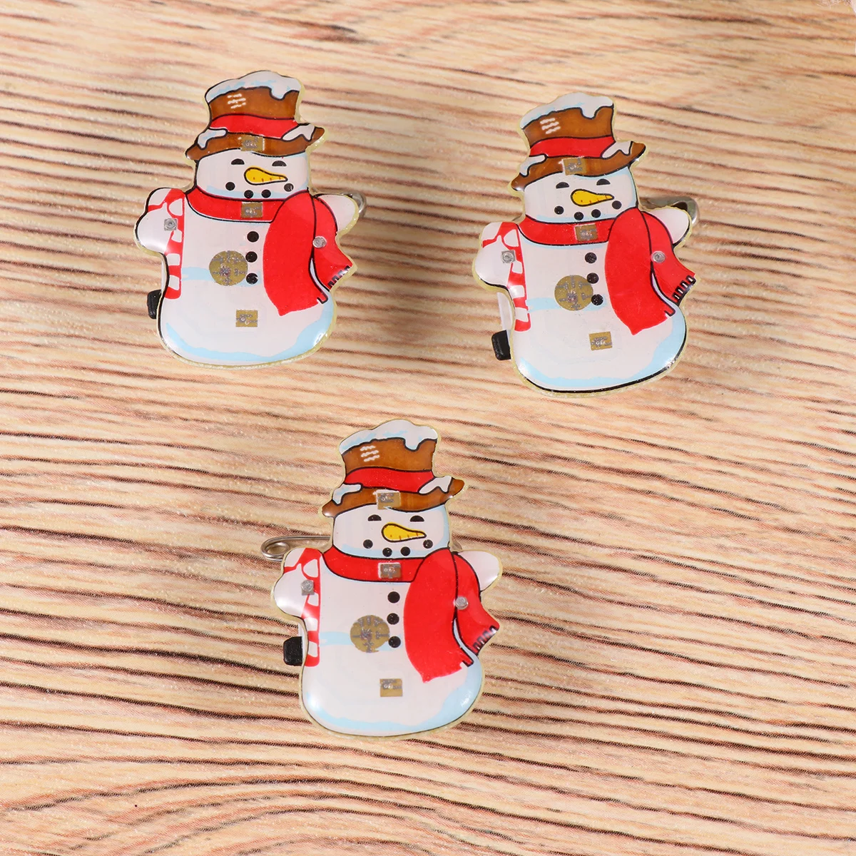 

25Pcs Christmas Glitter Brooches LED Snowman Brooches Holiday Party Decorations Luminous Enamel Pins Glow Badges