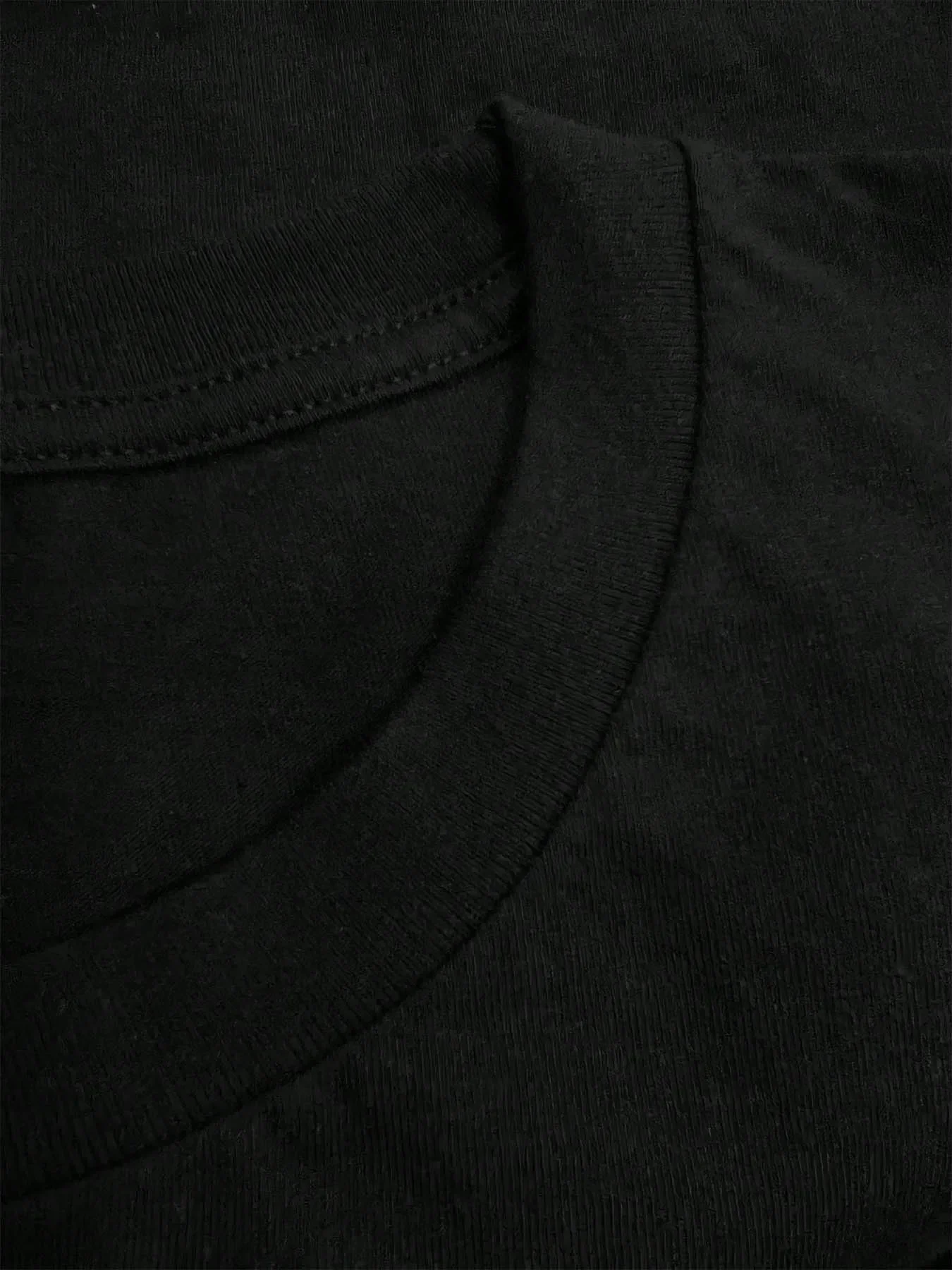 تي شيرت نسائي ناعم بطبعة حصان تجريدية نابضة بالحياة - أكمام قصيرة، رقبة دائرية، مقاس مريح وكاجوال