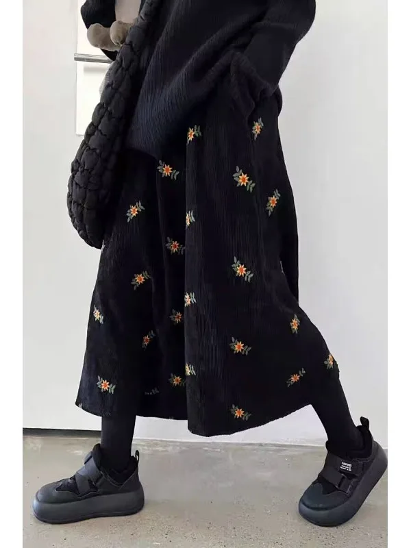 Lente 2026 Bloemenborduurwerk Corduroy A-lijn Midi Rok Plus Size Dames Elastische Taille Lange Afslankende Veelzijdige Rokken