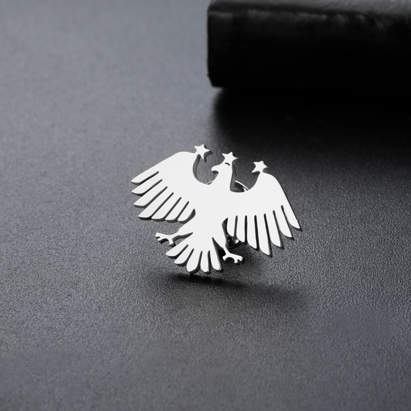Skyrim Syrian Eagle Pin Brooch For Men Women Stainless Steel Fashion Animal Suit Badge Accessories Gift Wholesale