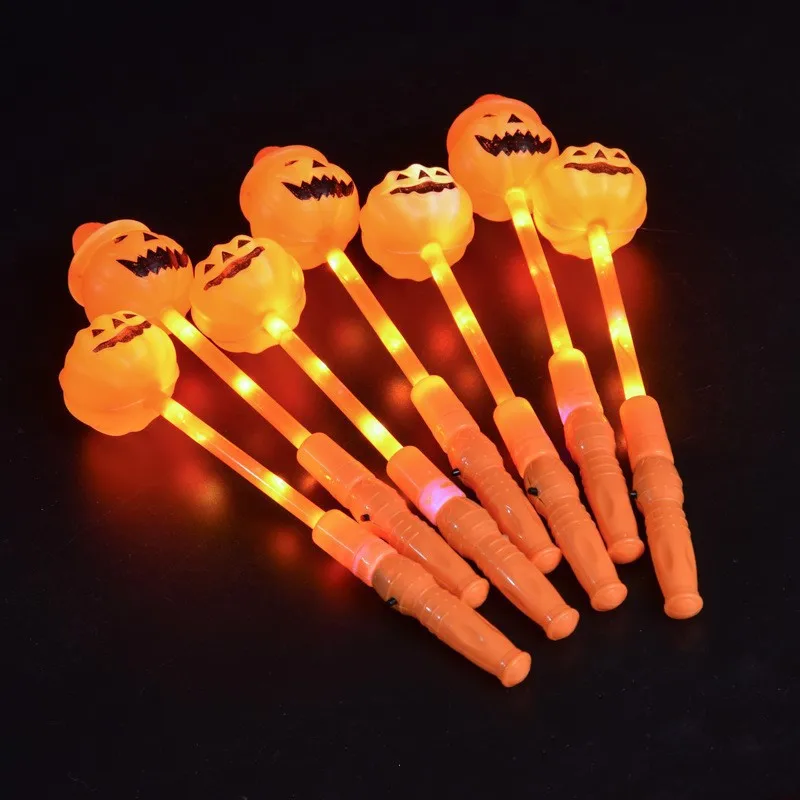 Divertenti giocattoli con bacchetta magica a LED primaverili Lanterne luminose di zucca per bambini decorate per ragazzi e ragazze Giocattoli con bastoncini a mano di zucca di Halloween