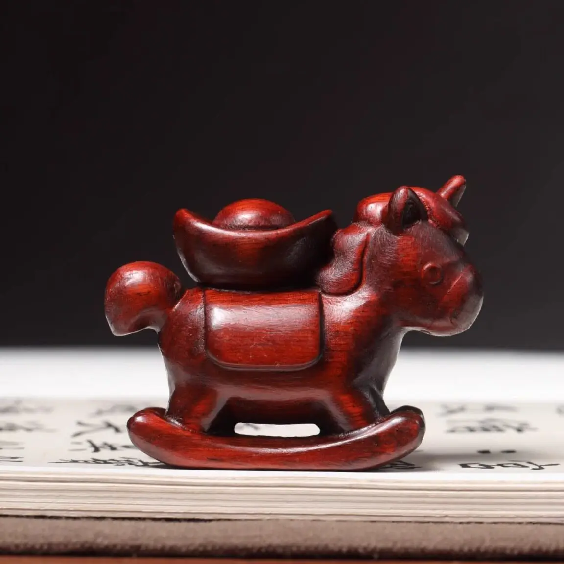 Red Green Cypress Sandalwood Carved Money Horse Figurine Creative Desktop Cute Mini Ornament Souvenir Gift