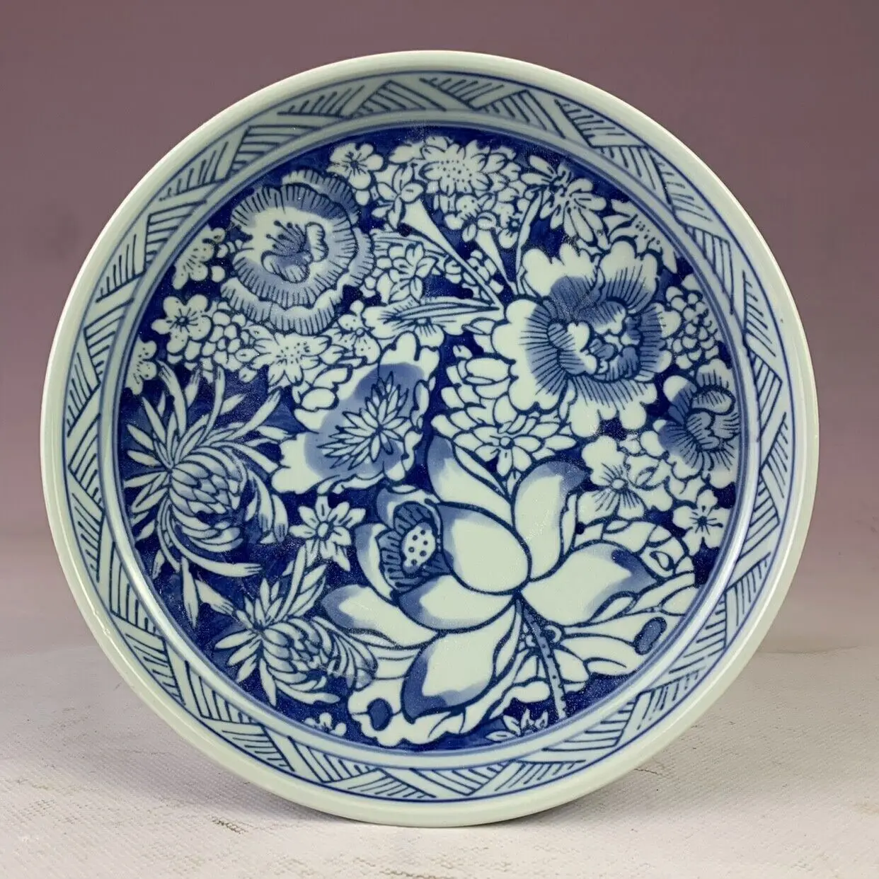 

Chinese Jingdezhen Blue and White Porcelain Flowers Pattern Fruit Plate 7.4 inch