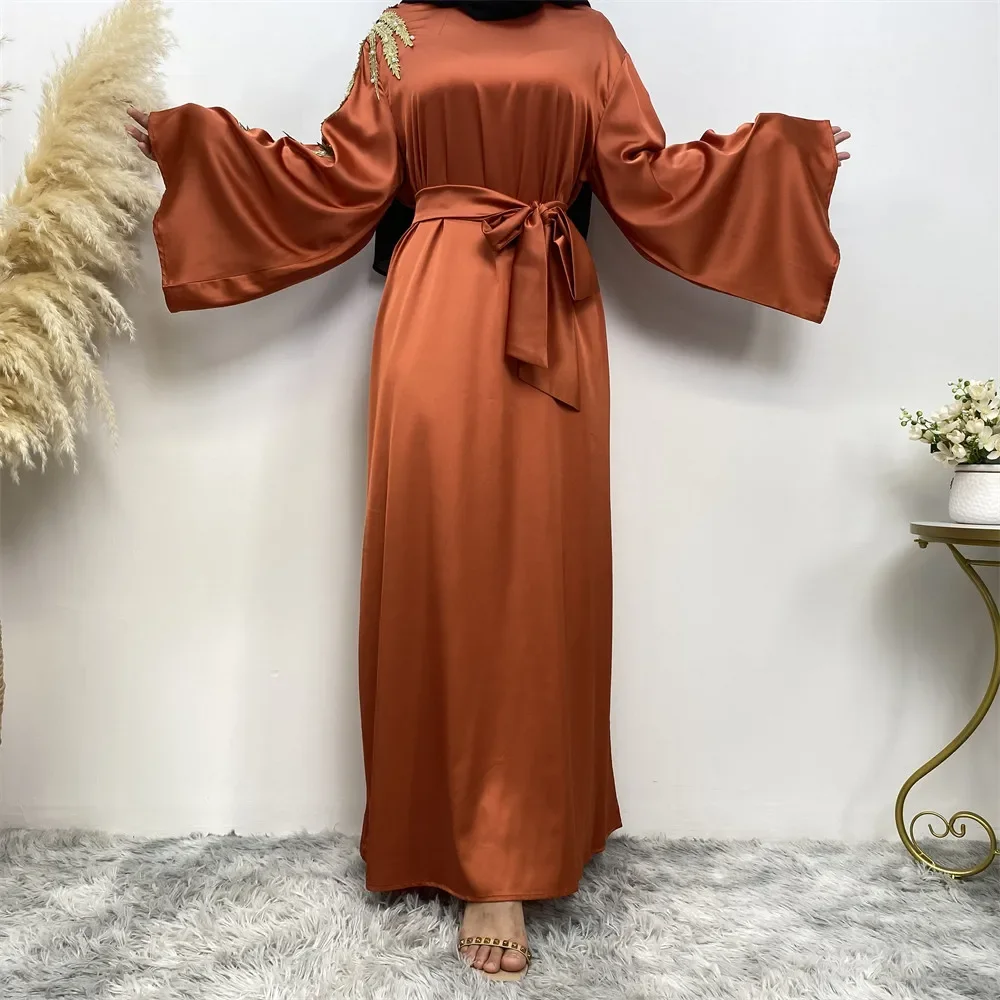 Vestido musulmán para mujer, vestido de moda de Oriente Medio de manga larga con perlas, Abaya africana islámica de Dubái, vestido con cordones de satén con estampado musulmán