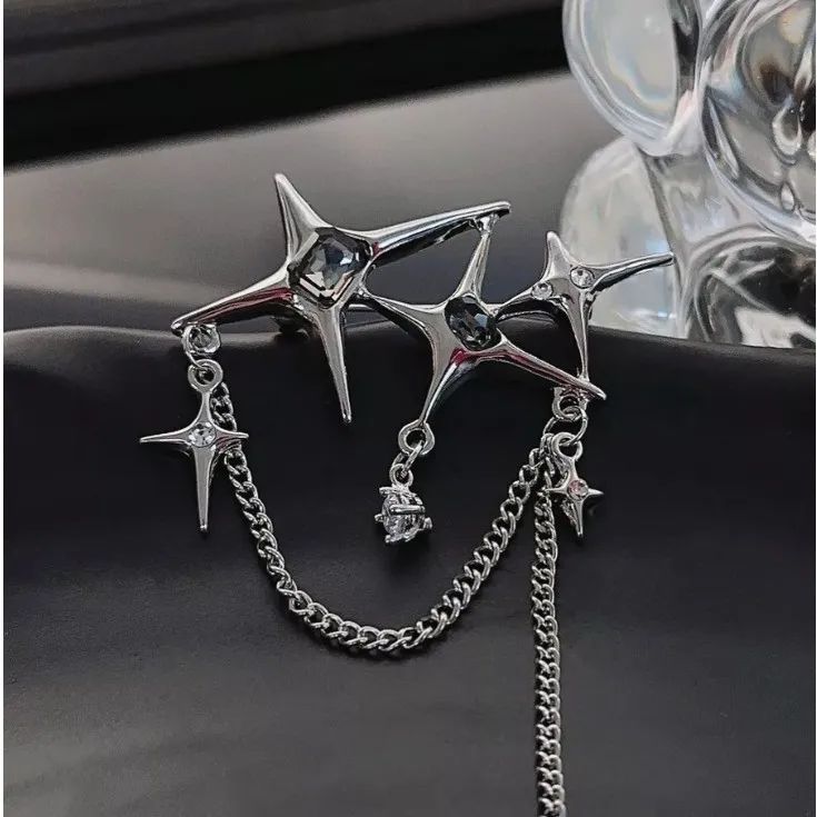 

Korea Design Four-Pointed Star Brooch Metal Chain Five Stars Pins Simple Temperament Exquisite Badge Coat Suit Accessories