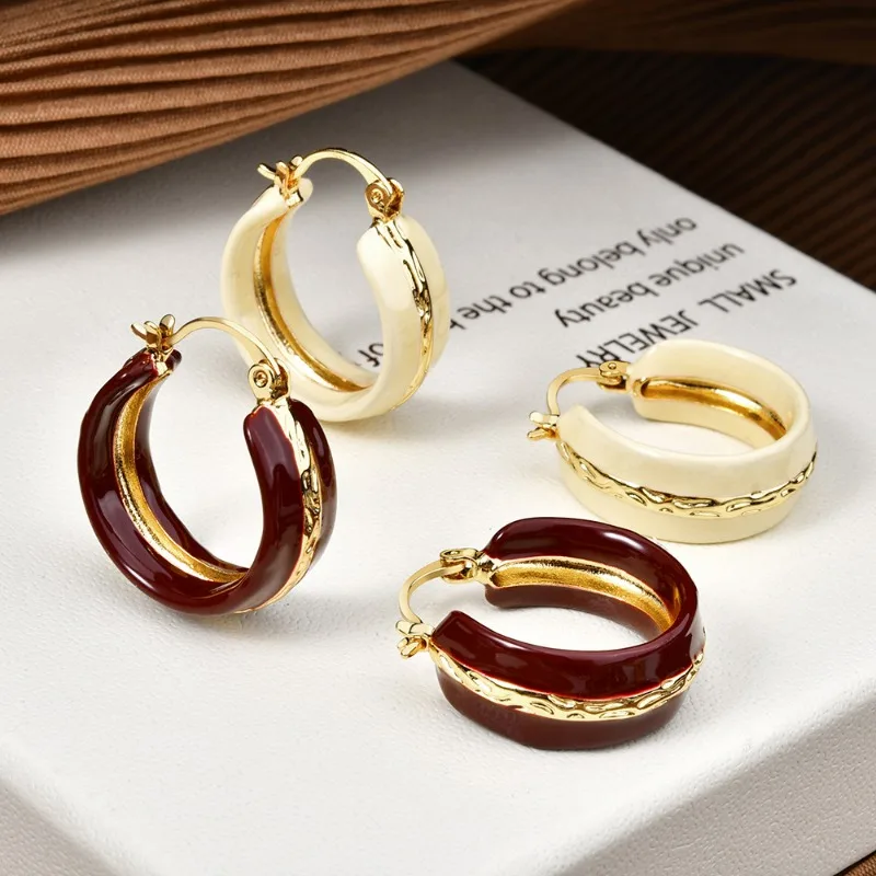 

Autumn/Winter New Arrival: Melard's Dramatic Leopard Print Velvet-Coated Ear Studs Stylish and Versatile Earrings