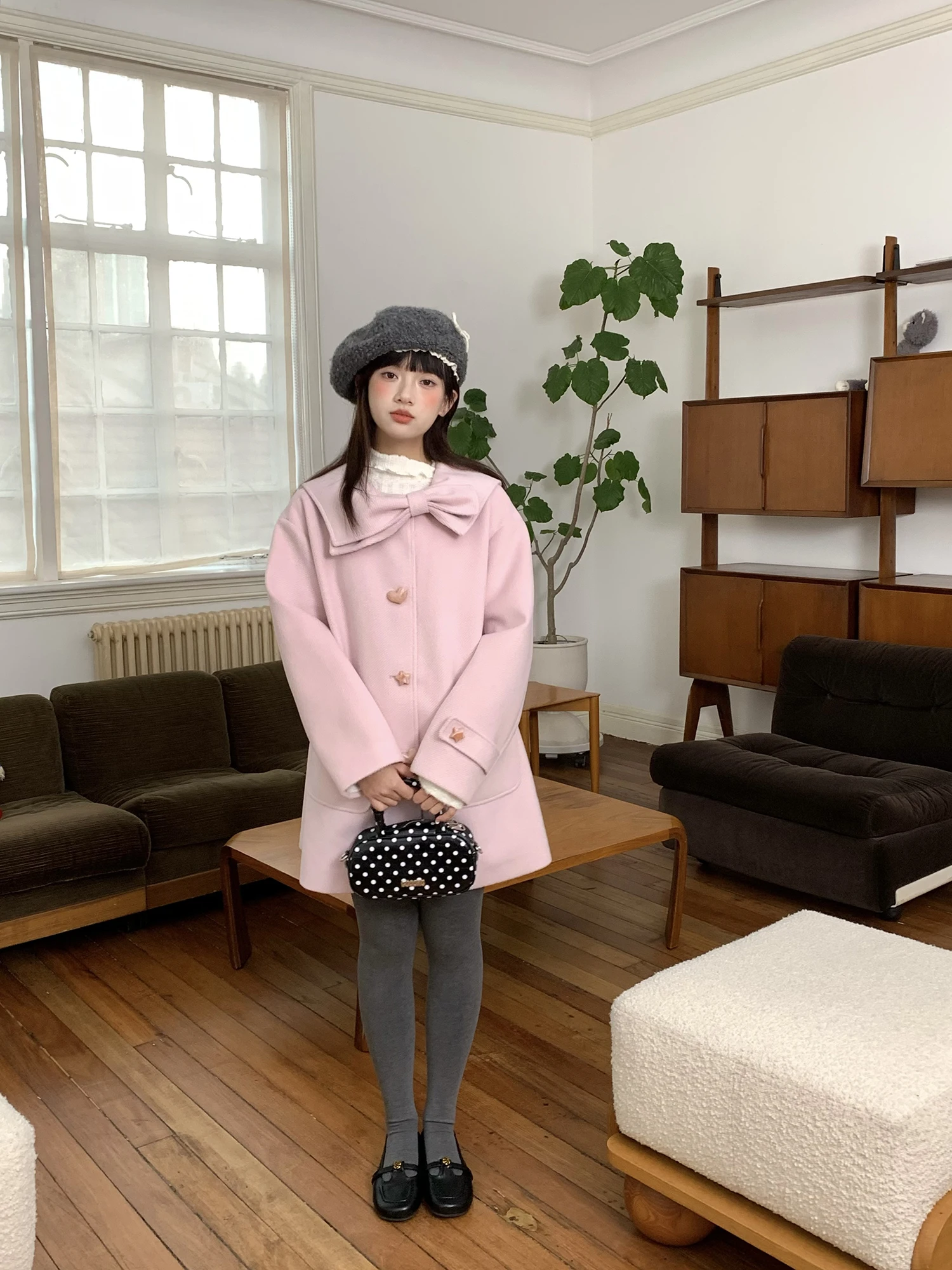 

Утепленное шерстяное пальто женское зимнее на одной пуговице средней длины с воротником-бантом, повседневное свободного кроя