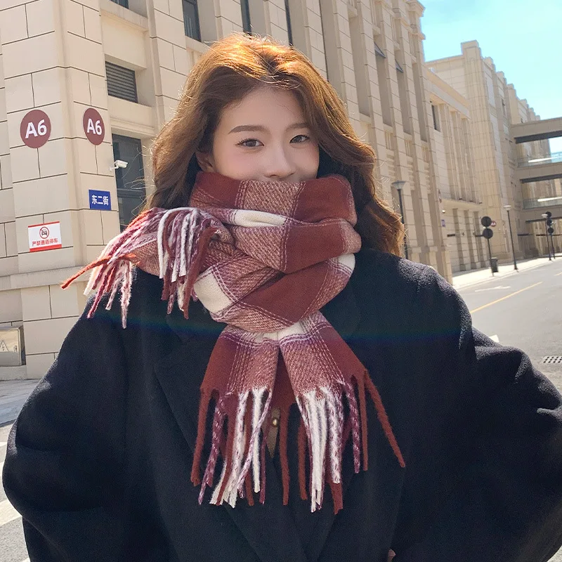 

Elegant Atmospheric Plaid Scarf for Women, Korean-Inspired Couple Style, Fall Winter Thickened Warm Cozy Wrap Shawl