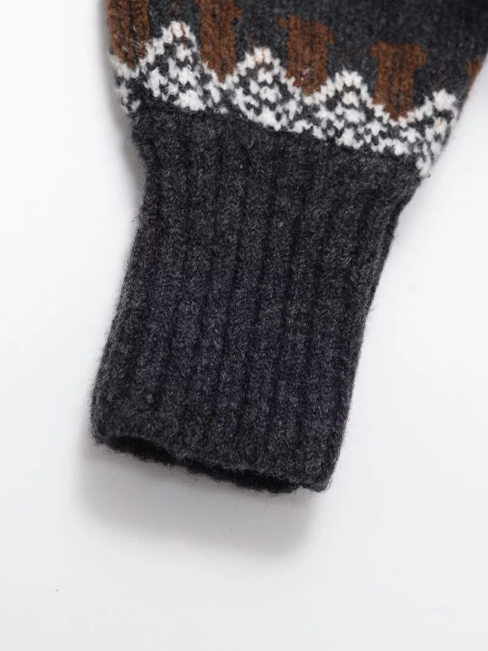 2022 Winter Nieuwe Dameskleding Ontspannen Retro Casual Modieuze Jacquard Gebreide Trui Met Ronde Hals Lange Mouwen