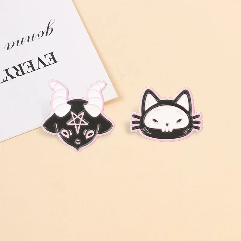 Spukhafte Geister-Kürbis-Fledermaus-Schloss-Emaille-Abzeichen, dunkle okkulte rosafarbene Hornkatze, Reversnadel, Halloween-Kostüm-Accessoire, Brosche – Detail 5