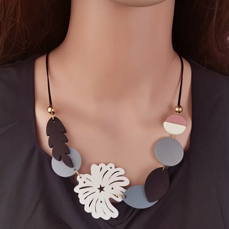 Cross-border retro wooden pendant necklace women's ethnic style European and American exaggerated bib collarbone chain new popul