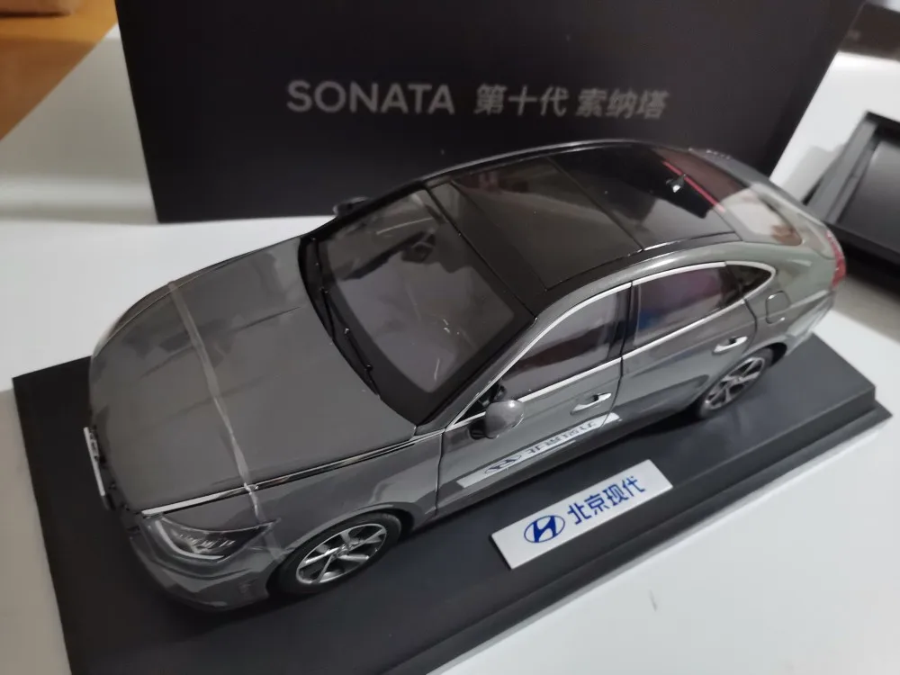 1:18 Sonata 10th Car Alloy Model Collection Ornament Decoration Vehicle Toy