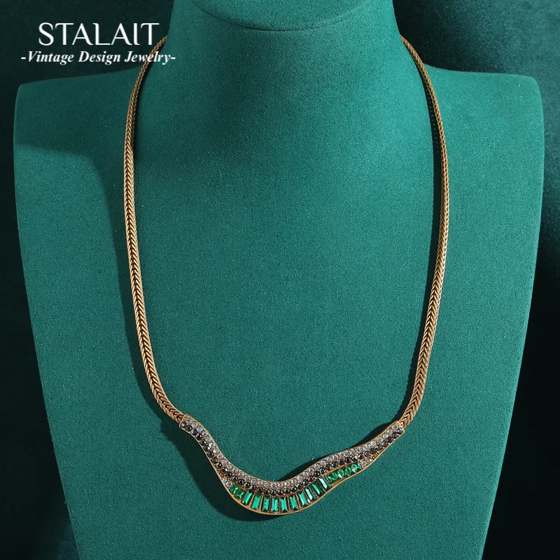 

Vintage Emerald Green Leaf Zircon Necklace Rhinestone Smiling Face Pendant Accessories For Women Luxury Designer Jewelry 2025