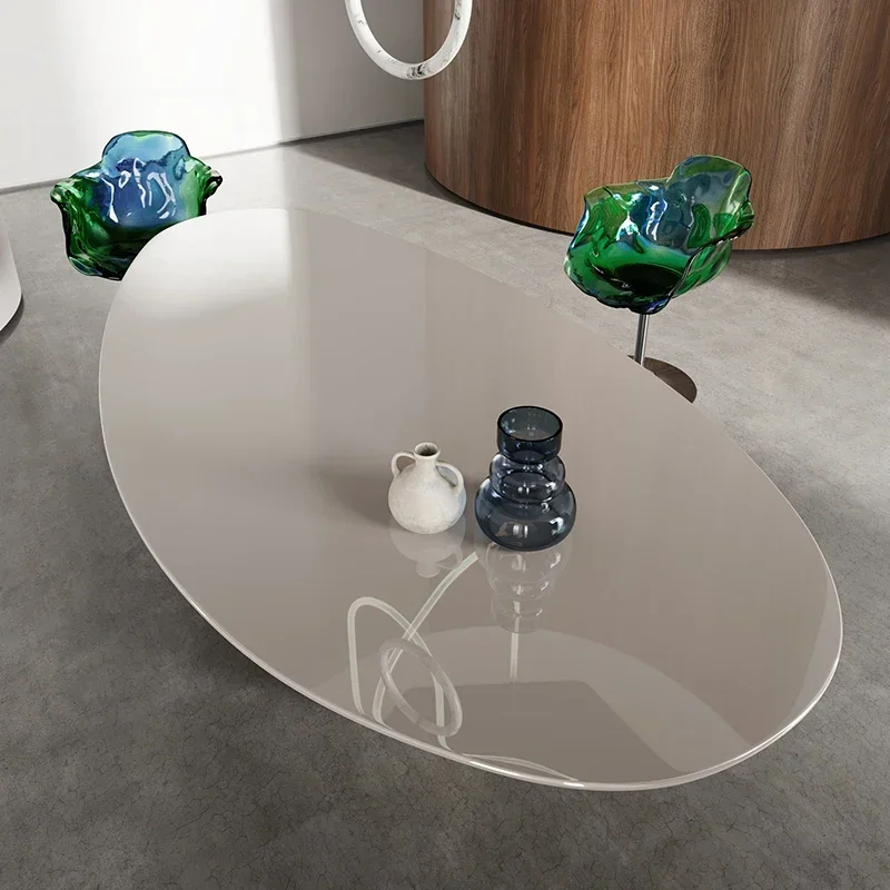 Table à manger de forme spéciale goutte d'eau, table à manger minimaliste, maison moderne, lumière simple, luxe, grand appartement haut de gamme