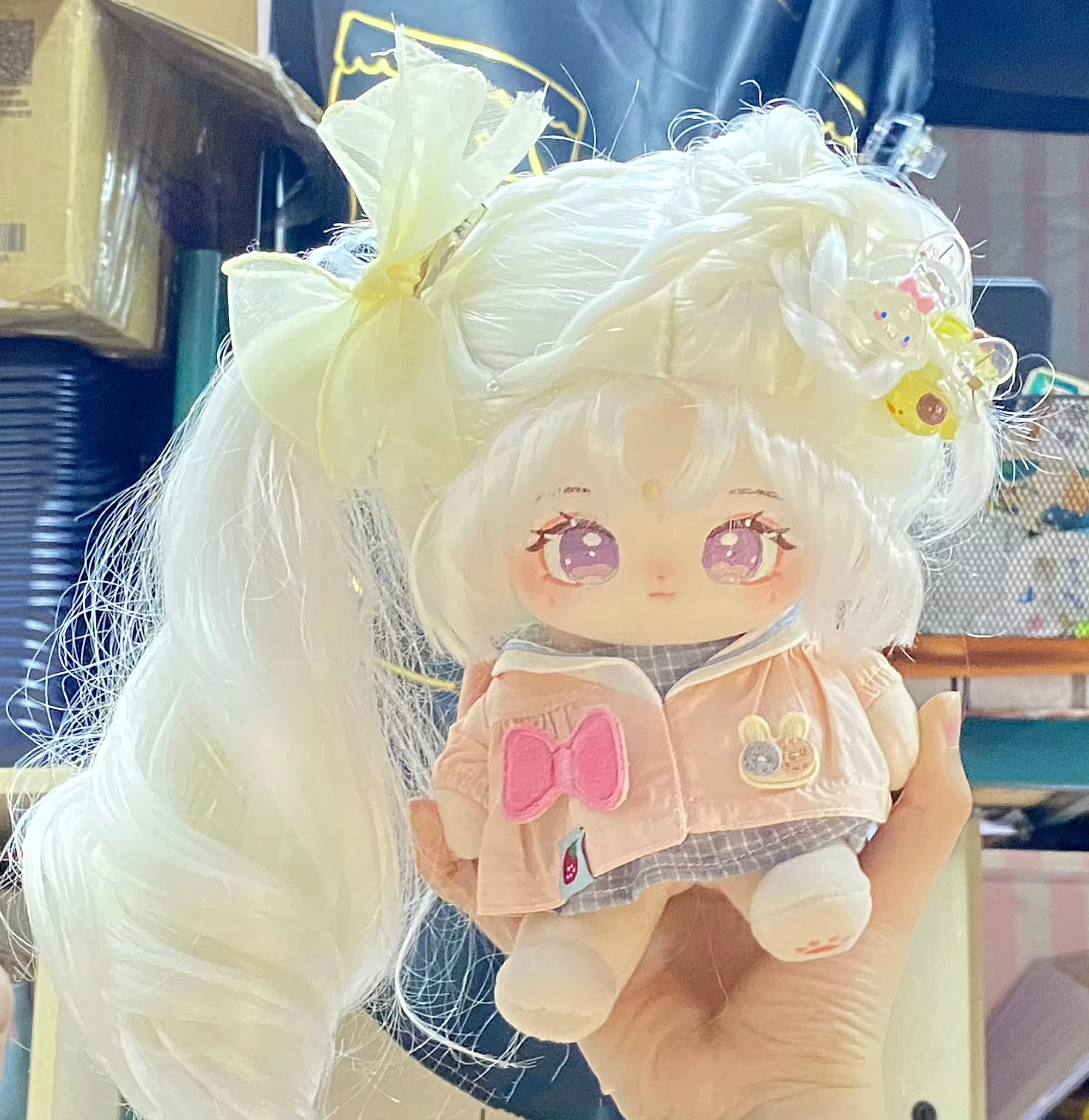 

Модная плюшевая кукла 20 см со сменными нарядами, пушистые белые волосы, плюшевая игрушка без скелета - разноцветная, идеальный подарок для девочек и друзей, игровая кукла | Мультяшная тематическая кукла