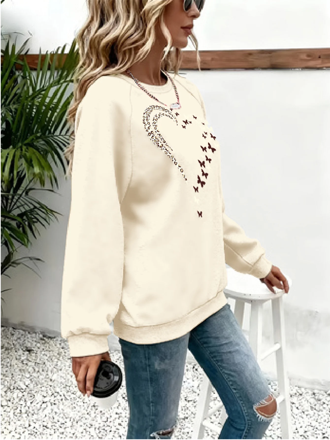 2025年 欧米女性向け ハートプリント入り 長袖・ゆったりサイズのスウェットシャツの新作秋冬スタイル