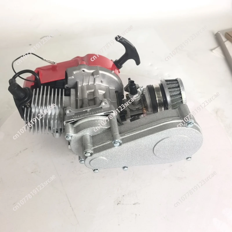 

Маленький внедорожный двигатель с двухтактным приводом, полностью алюминиевый, с ручным запуском, с редуктором.