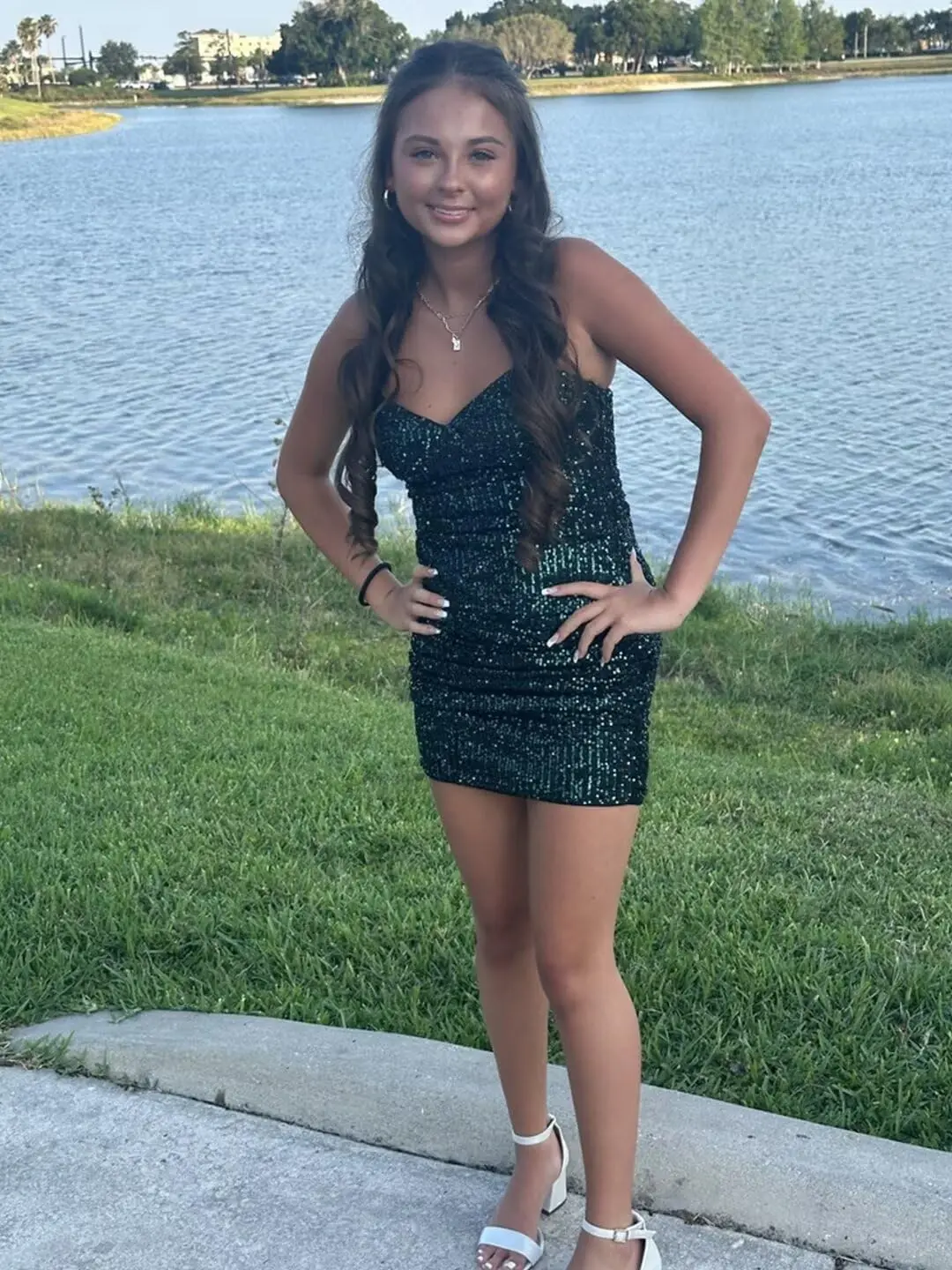 Sparkly lantejoulas vestidos de baile 2026 curto espartilho cocktail vestido de festa cintas de espaguete lantejoulas vestidos de baile ruched dobra vestidos