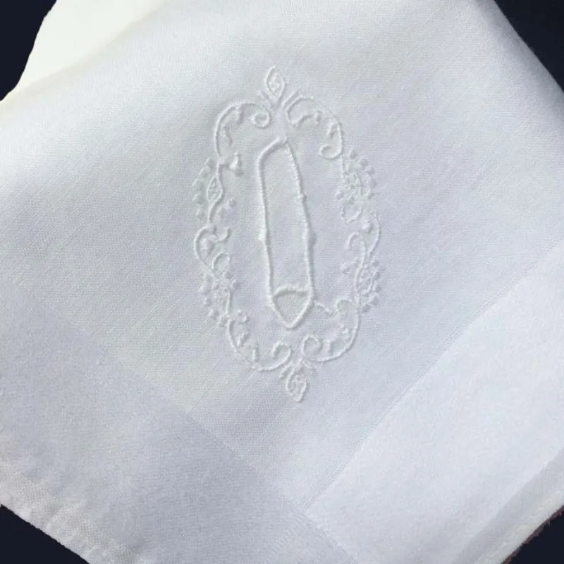 Fazzoletto con alfabeto semplice in stile europeo (D, F, T, Q, G) Fazzoletto bianco in cotone ricamato tridimensionale fatto a mano