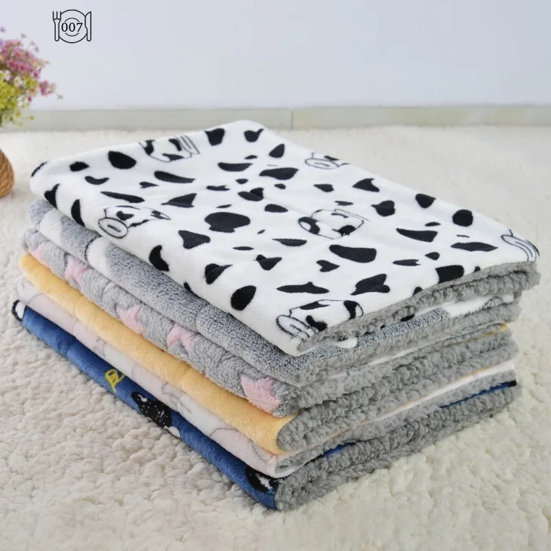 Manufacturer Wholesale Petmat Thickeneded Autumnand Winter Warm Cat Anddog Blanket Seat Cushionsleeping Mat Soft Nest Mat