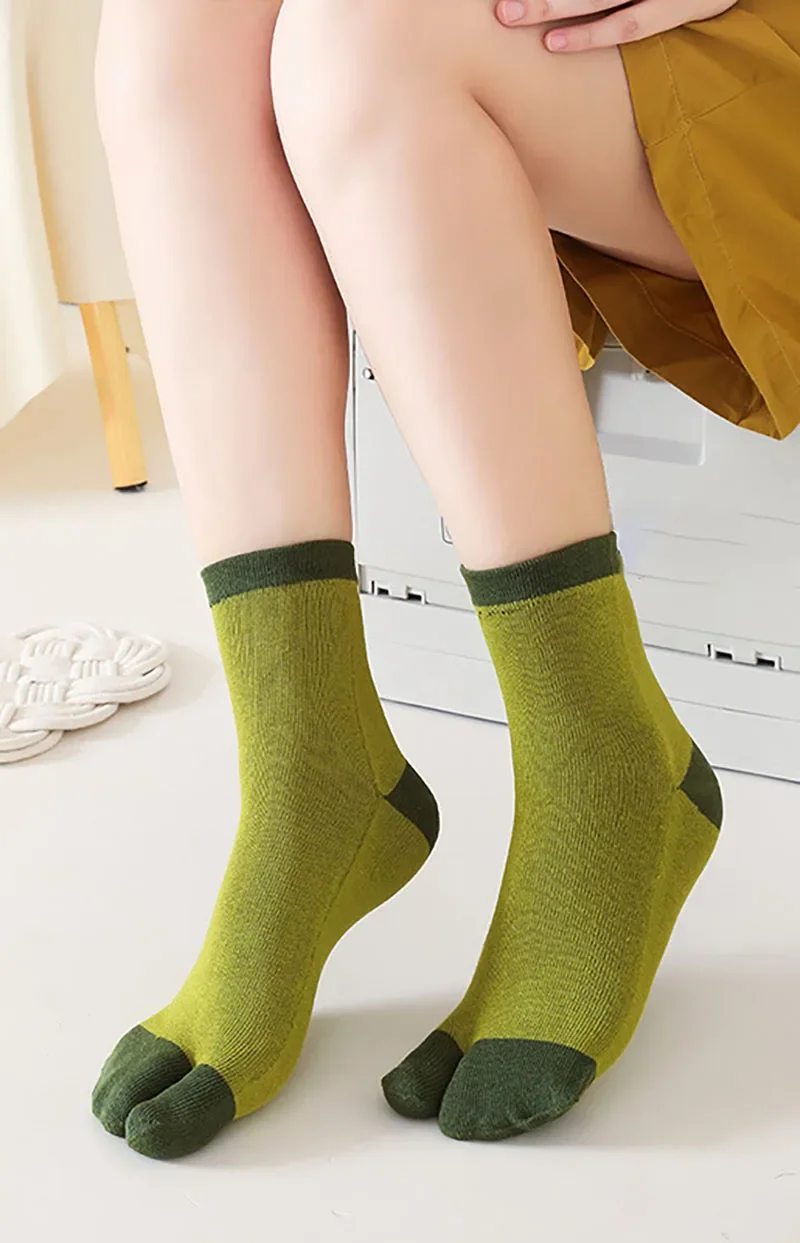 Spring Summer Colorful Two Fingers Mid Tube Socks For Women INS Fashion Split Toe Crew Socks Sweat-absorbing Cotton Sports Socks