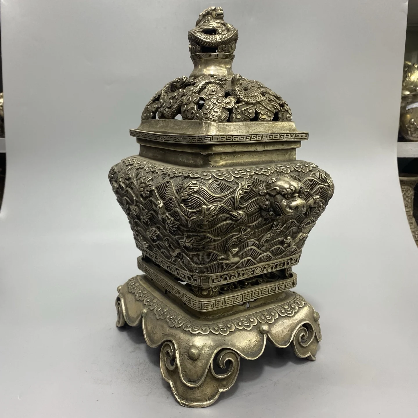 Old Bronze Gilded Silver Dragon Cloud Pattern Dragon statue cover Beast Head Incense Burner Amass wealth Ornaments Town house