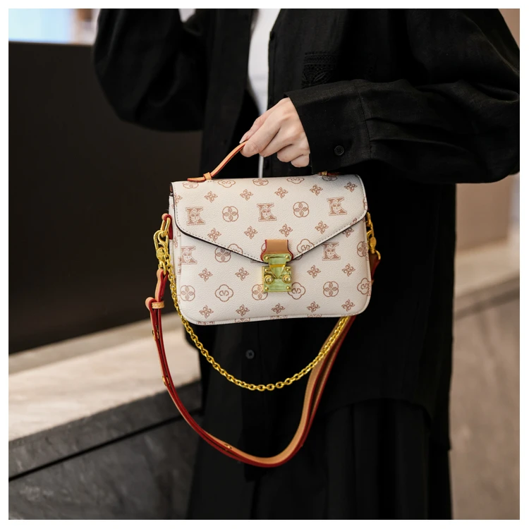 fashionable-smooth-surface-diaper-bag-that-is-simple-to-wipe-clean-saves-much-time-for-busy-modern-mothers