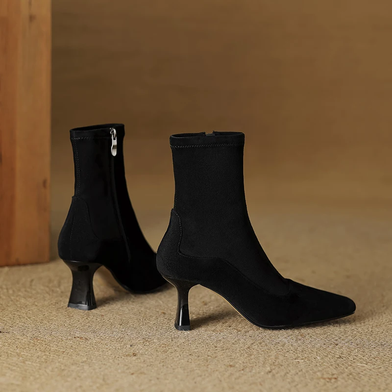 حذاء نسائي مصنوع من قماش Suedette بمقدمة مدببة وكعب عالي للكاحل مع سحاب جانبي من الجلد أو بطانة مخملية حذاء شتوي