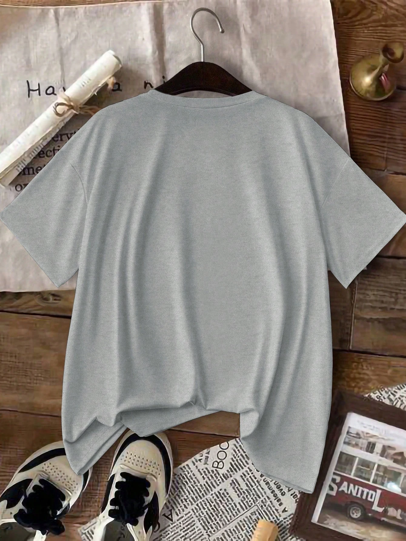 New Summer Elegant Man and Women'S Loose Drop Shoulder Round Neck T-Shirt Short Sleeve, Japanese.korean Style Cartoon