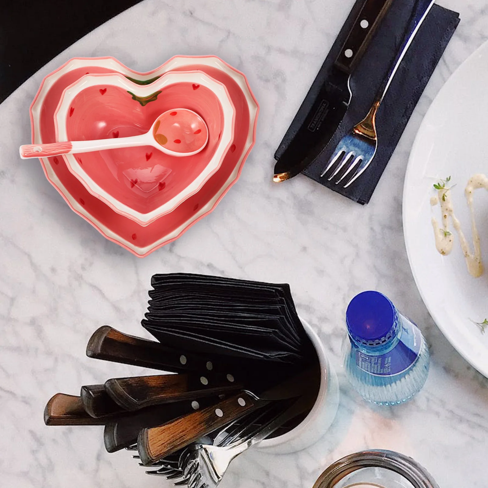 

1Set Strawberry Bowl Spoon Plate Set Exquisite Workmanship Smooth Surface Chic Design Suitable for Casual Gatherings and