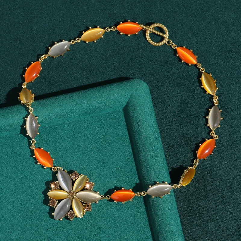 Pendant Colorful Opal Natural Stone Flower Necklace Vintage Gold Color Jewelry Women Palace Style Luxury Wedding New Decoration