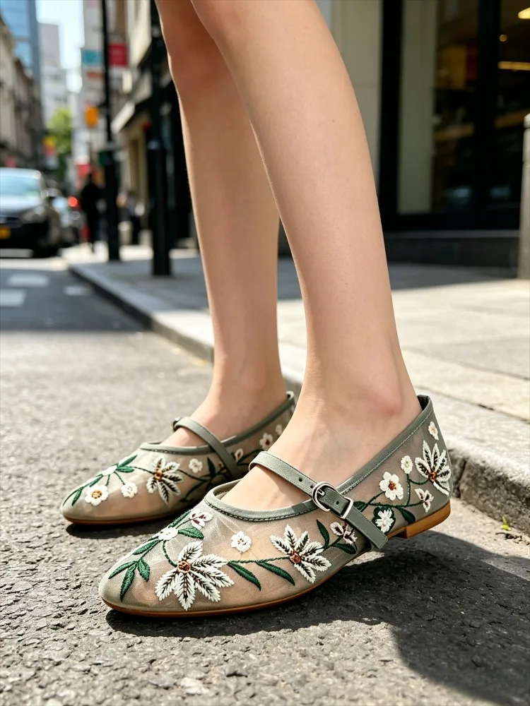 Flower Embroidered Mesh Flats Ballet Shoes Women  Breathable Round Toe Retro Women Shoes Leisure Comfy Designer Mary Jane Shoes