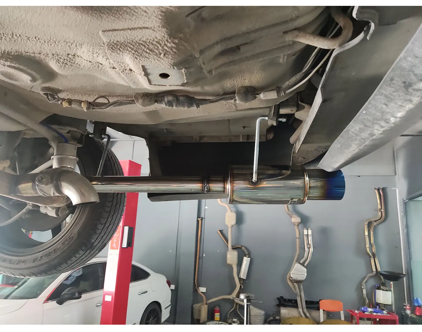 HKS 89mm-Style Heck-Auspufftopf, JDM Abgewinkelter Direktfluss-Stil, Japanische Rennwagen-Modifikation, Sportlicher Auspuffklang – Detail 13