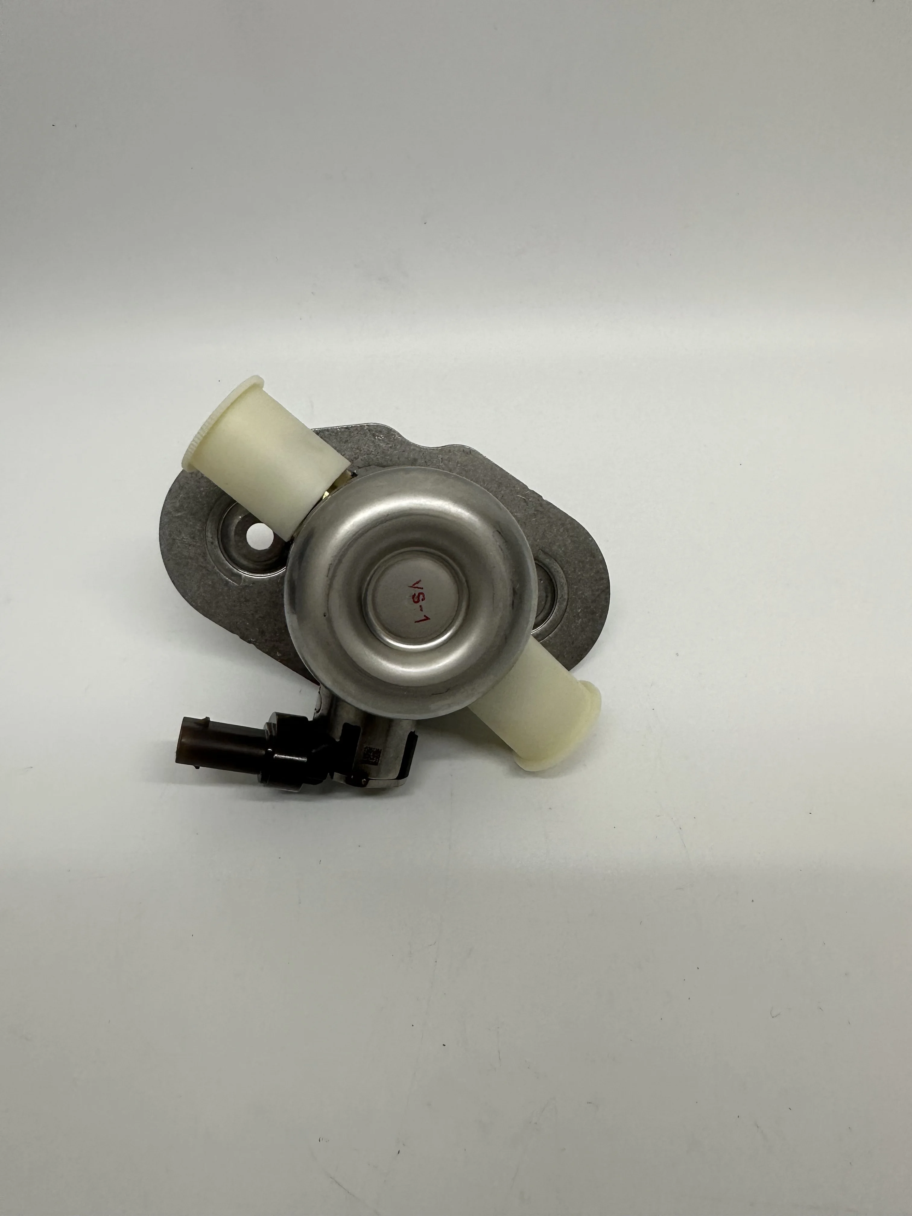 13517642466; 13518621084; 3 series; 5 series;6 series; 7 series; F30; F35; G38; G08 high pressure pump with VIN check