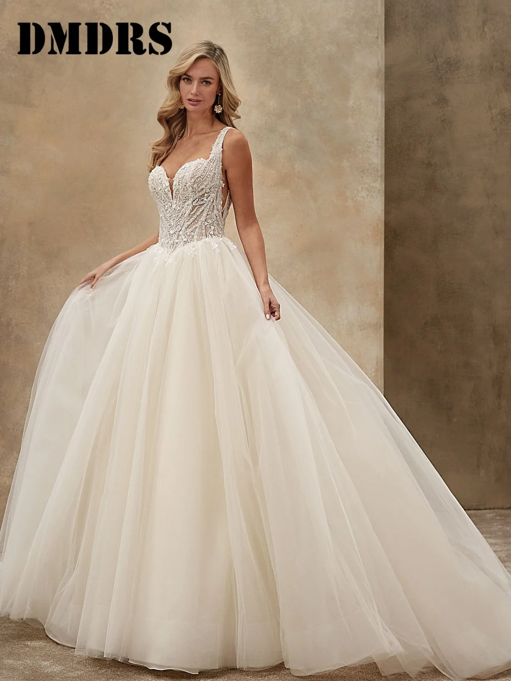 

Charming Spaghetti-Strap Wedding Dresses Elegant Appliqué Bridal Gowns Graceful Lace A-Line Floor-Length Wedding Gowns Vestidos