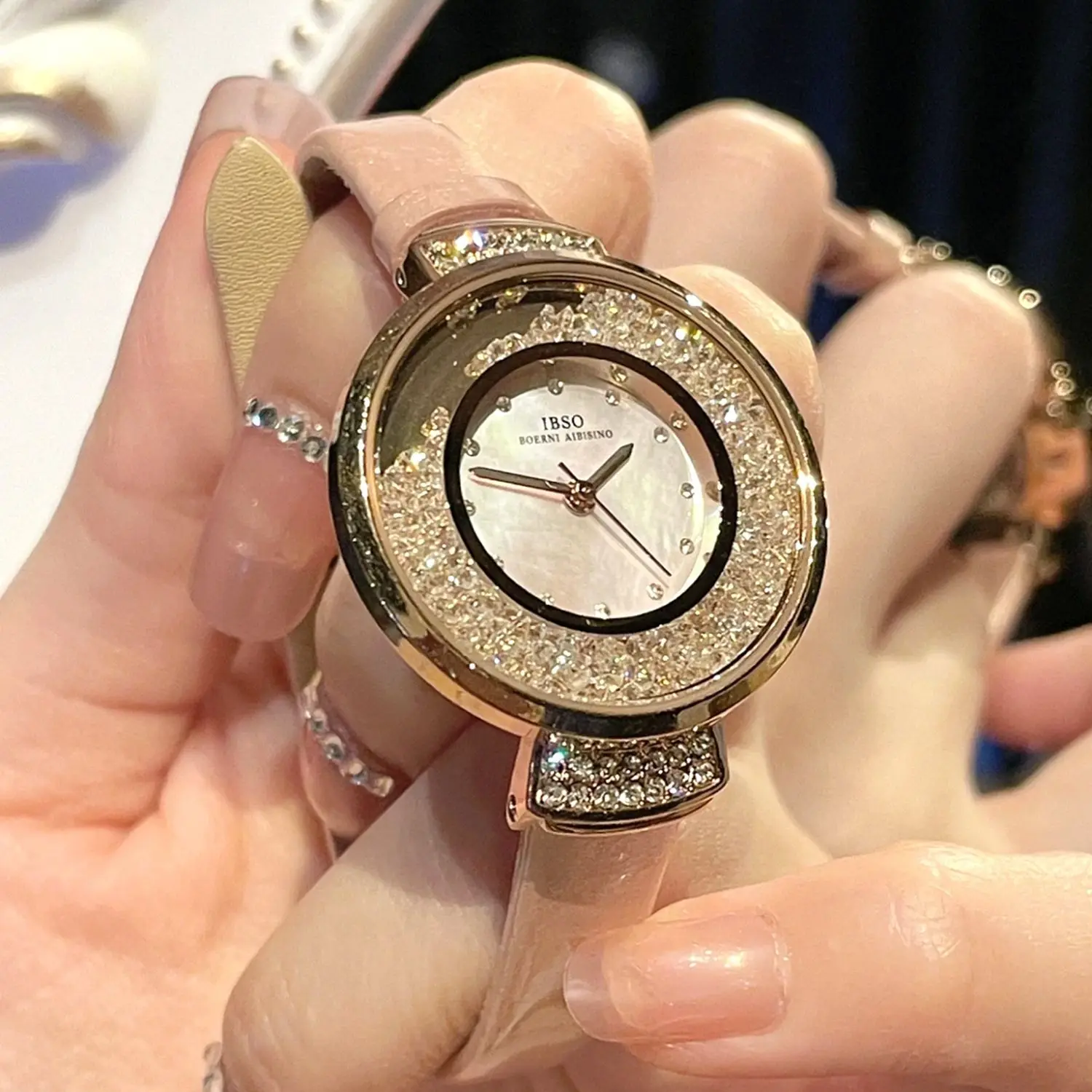 

New French-style luxury pink leather strap women's watch, fashionable quartz wristwatch, high-end selection of watches.