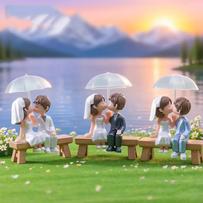 Mini Doll Umbrella-Holding Kissing Couple Figurines Ornament Lovers Figure Cake Decorations DIY Miniatures Desktop Decor Gifts