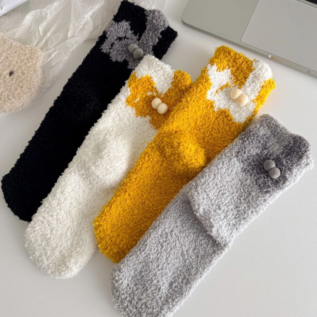 

Милые носки с кошачьим яйцом, женские носки средней длины из кораллового флиса, трехмерные шерстяные шарики, зимние толстые длинные носки для пар