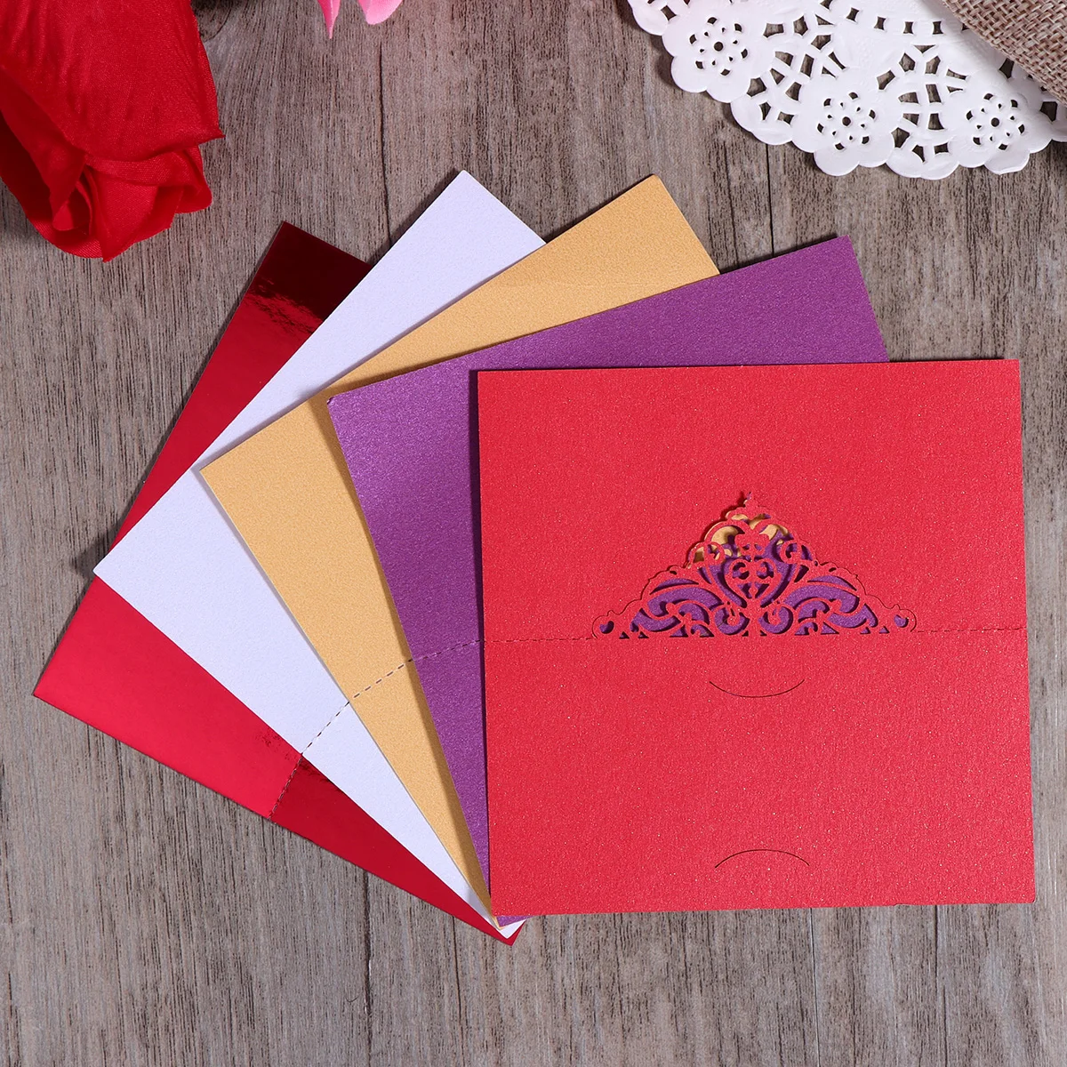 

50 pcs Paper Name Cards Hollow Cut Wedding Table Place Card Elegant Foldable Decoration for Bridal Shower Engagement