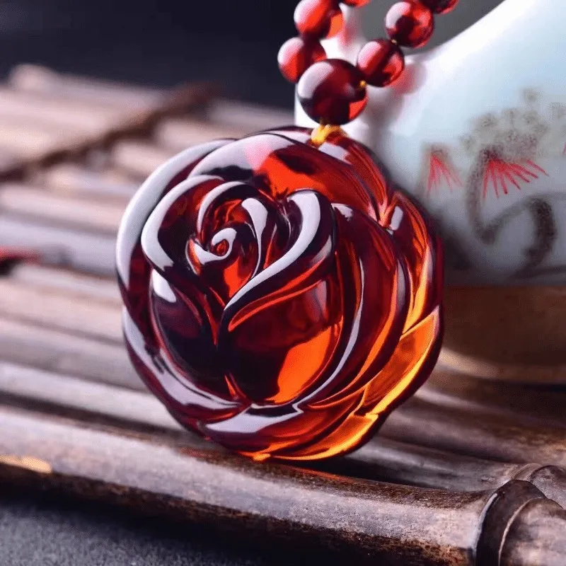 

Blood Amber Pendant Necklace, Exquisite Versatile Fashion Men's and Women's Accessories