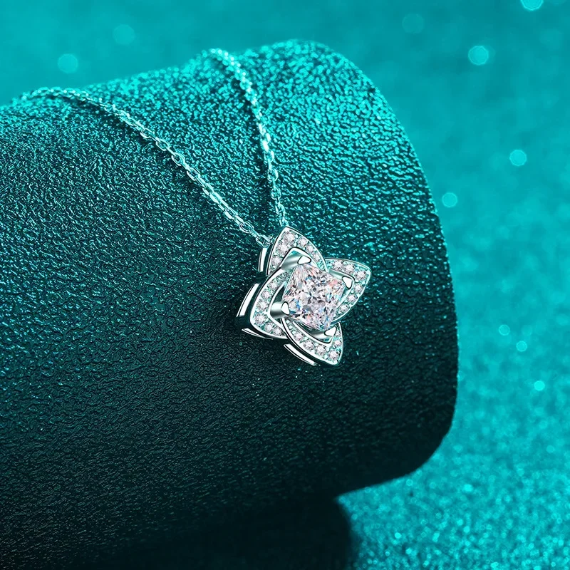 

Exquisite Store PT950 Platinum 1CT Moissanite Four Leaf Square Clavicle Chain, Luxury Pendant Necklaces for Women Girl Gift