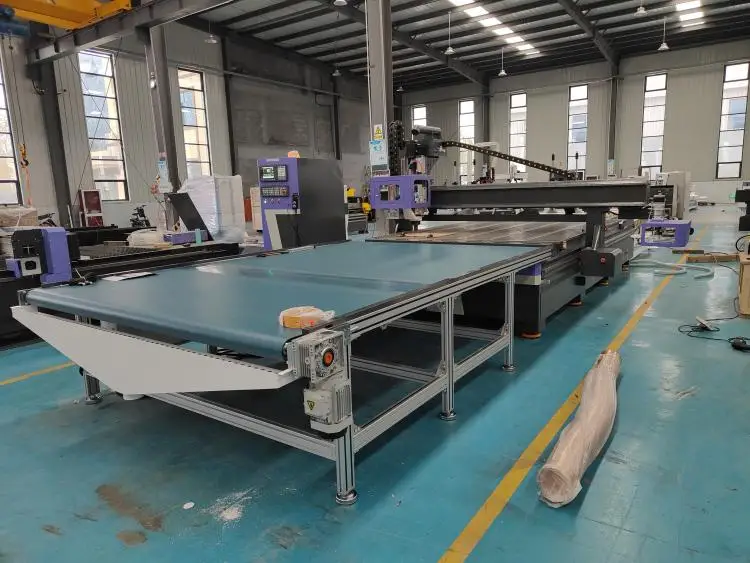 Woodworking AKM2130C CNC Router With Automatic Loading and Unloading Device In Furniture Industry