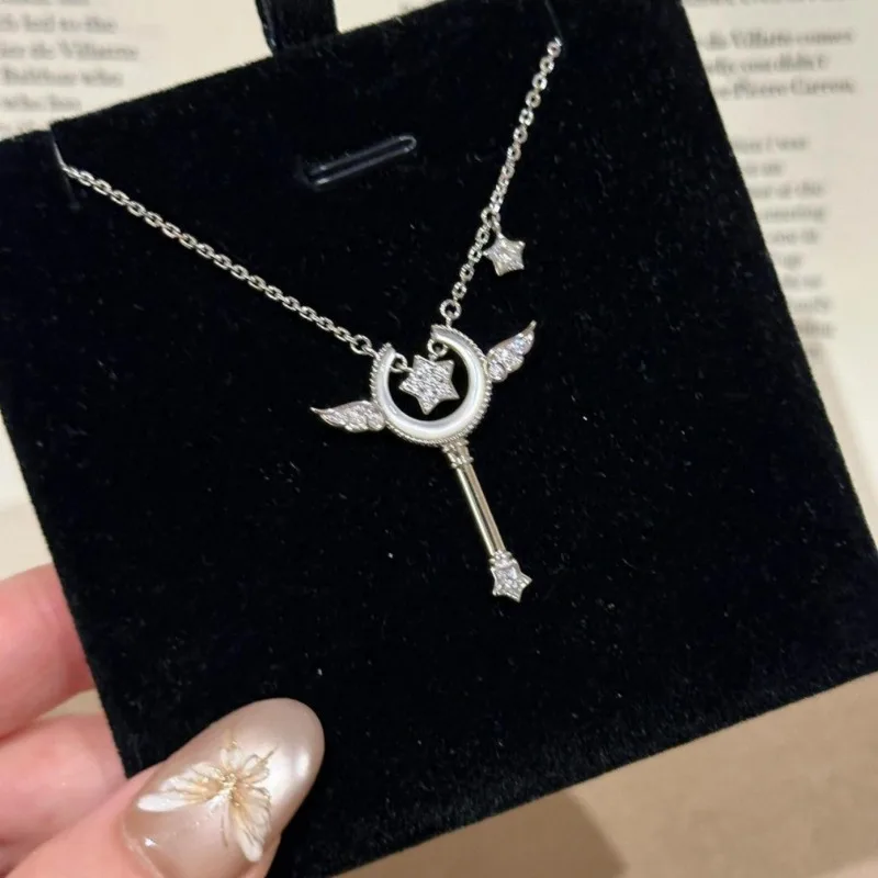 

Ожерелье-палка Magic Girl, белая рябчатая подвеска, женские изысканные легкие роскошные нишевые универсальные маленькие ювелирные изделия, элитные ювелирные изделия