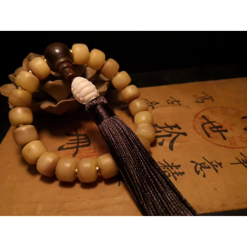 Art • Buddhist Beads, Three-way connector with a sky-high angle, Deer bone is rich in quality and renowned worldwide