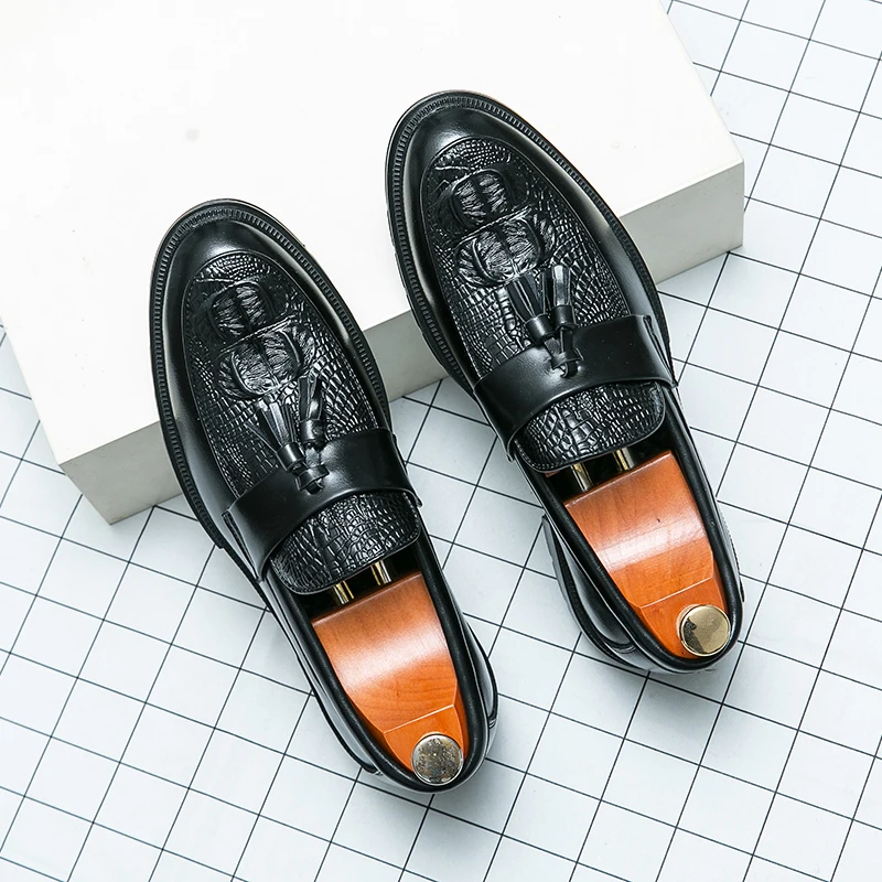 أحذية كاجوال للرجال بشراشيب مناسبة للعمل الرسمي بنمط تمساح أحذية عصرية ذات ملمس راقي